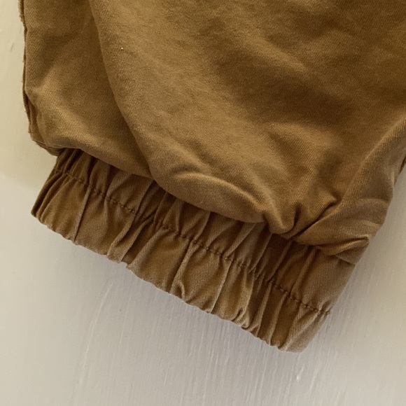 Old Navy Jogger Style Elastic Waist Khakis (Kids 6/7) - Picture 3 of 7